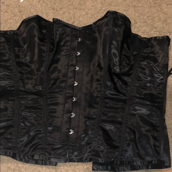 Corset - Picture 3 of 6